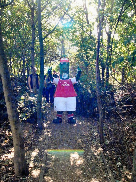 Gunnersaurus - thumbs up at Gillespie Festival, 2006